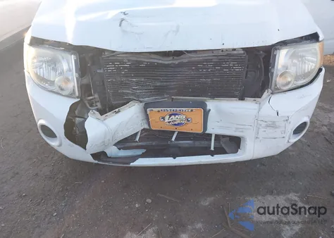 2008 Ford Escape Xls z USA, uszkodzony, nr VIN 1FMCU92Z78KB77125